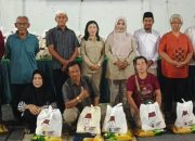 Peduli Warga Pulau, Ketua Komisi I DPRD Anambas Bagikan 500 Paket Sembako