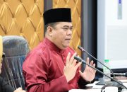 Sekda Ronny Kartika Pimpin Evaluasi Program Seragam Gratis di Bintan