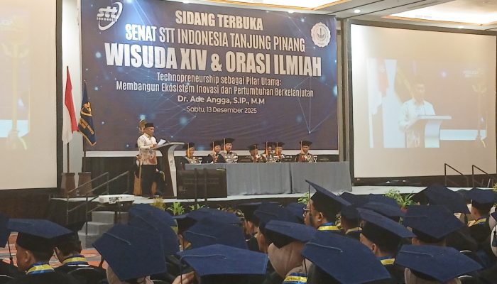 Wagub Kepri Nyanyang Haris Pratamura Hadiri Wisuda ke-XIV STT Indonesia Tanjungpinang