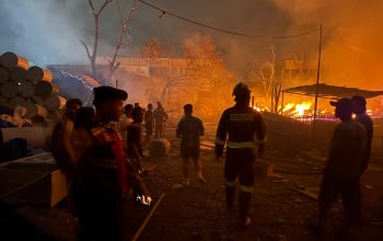 Respons Cepat Ditsamapta Polda Kepri Tangani Kebakaran Angkringan Mega Legenda 