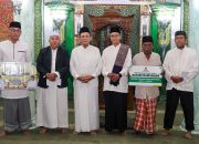 Safari Ramadan Malam ke-13, Gubernur Kepri Serahkan Bantuan Rumah Ibadah dan Zakat untuk Duafa