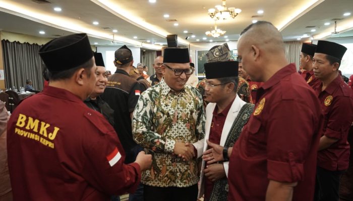 BMKJ Kepri Dilantik, Wagub Nyanyang Tekankan Peran Jaga Harmoni di Daerah Perbatasan