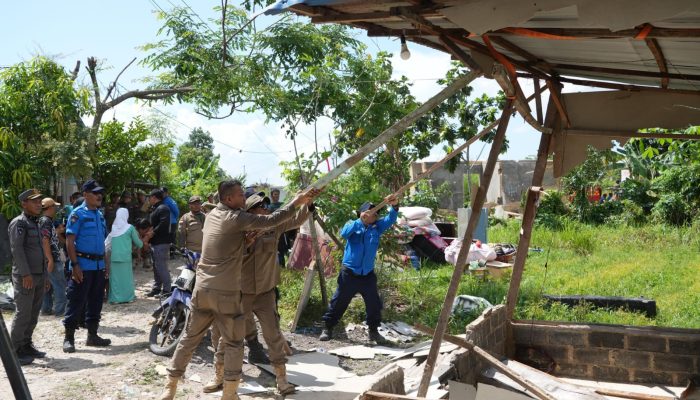 Dorong Investasi, Timdu Batam Tertibkan 23 Bangunan Ilegal di Sei Binti