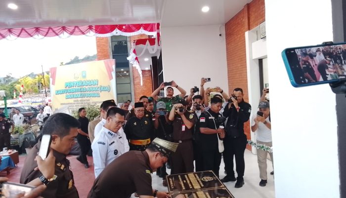 Wujudkan Keadilan, Kajati Kepri Resmikan Gedung Kejari di Tarempa