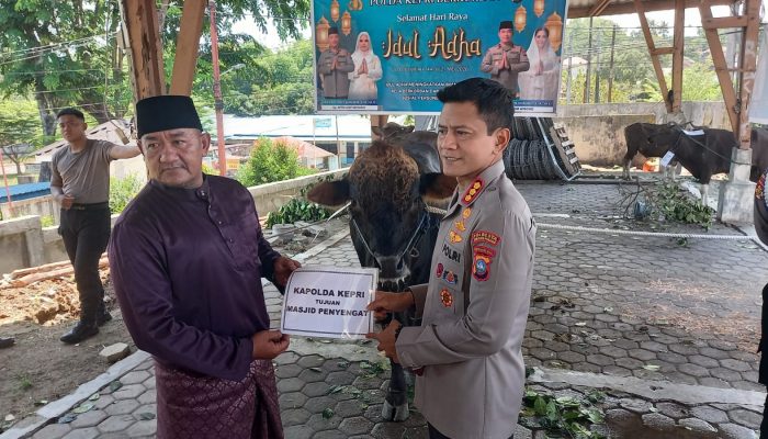 Polresta Tanjungpinang Salurkan 21 Hewan Kurban, Wujud Kepedulian untuk Masyarakat