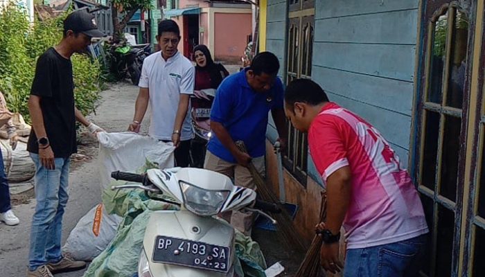 Sambut HUT ke‑18 Kabupaten Anambas, Pemdes Tarempa Barat Gelar Gotong Royong