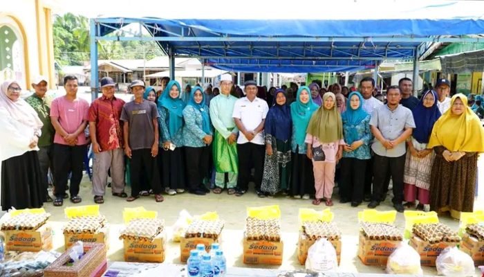 Pemkab Lingga dan TP PKK Salurkan Bantuan ke Warga Terdampak Angin Puting Beliung