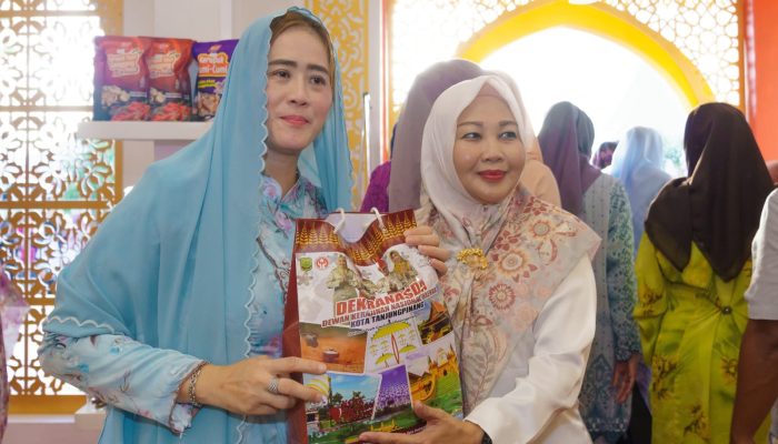 Dorong Produk Daerah, Ketua TP PKK Anambas Kunjungi Bazar MTQ XII Kepri