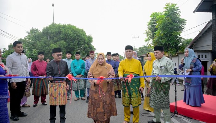 Buka Sepekan Kenduri Adat, Kasmarni Tekankan Pembangunan Berpijak Budaya