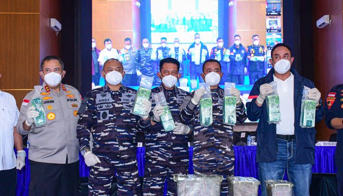 KRI Kerambit-627 Gagalkan Penyelundupan 1,3 Ton Obat-Obatan Terlarang
