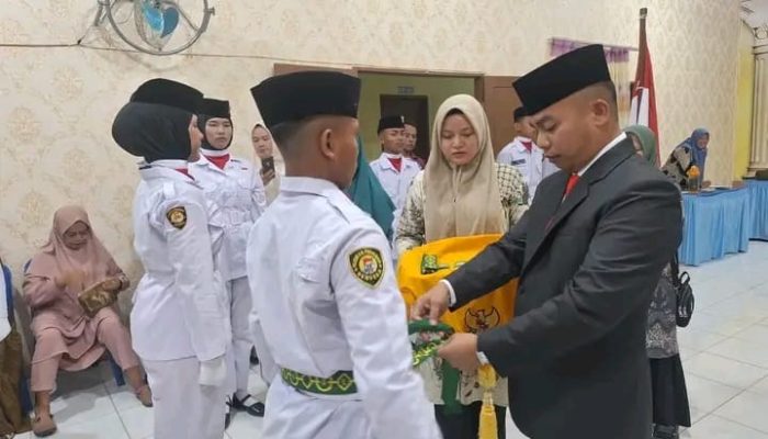 Camat Zulfahmi Kukuhkan Paskibra Teluk Dalam