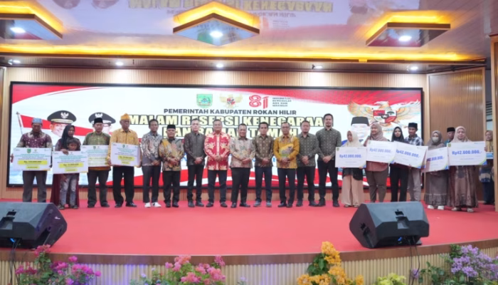 HUT ke-81 RI, BAZNAS Rokan Hilir Serahkan Bantuan Rp1,405 Miliar untuk Pendidikan dan Kesejahteraan Sosial