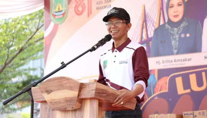Buka Lubukbaja Carnival 2026, Amsakar Imbau Warga Bijak Bermedsos dan Jelaskan Kemajuan Pembangunan