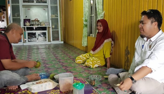 Marzuki Blusukan ke Rumah Warga Mekar Jaya, Bagikan Buah Tangan dan Serap Aspirasi Masyarakat