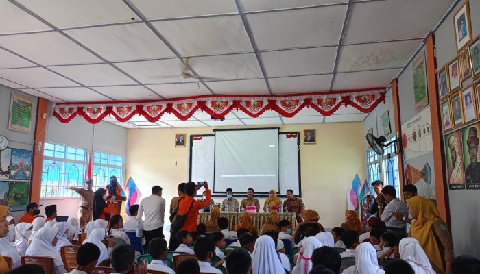 Pemkab Anambas Bagikan 24.498 Masker ke Masyarakat dan Sekolah