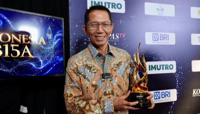 Di Jakarta, Wali Kota Amsakar Terima Penghargaan Layanan Publik dan Keterbukaan Informasi