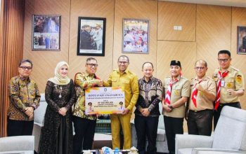 Wagub Nyanyang Serahkan Bantuan Pemprov Kepri Rp500 Juta untuk Gempa di Flores