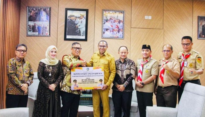 Wagub Nyanyang Serahkan Bantuan Pemprov Kepri Rp500 Juta untuk Gempa di Flores