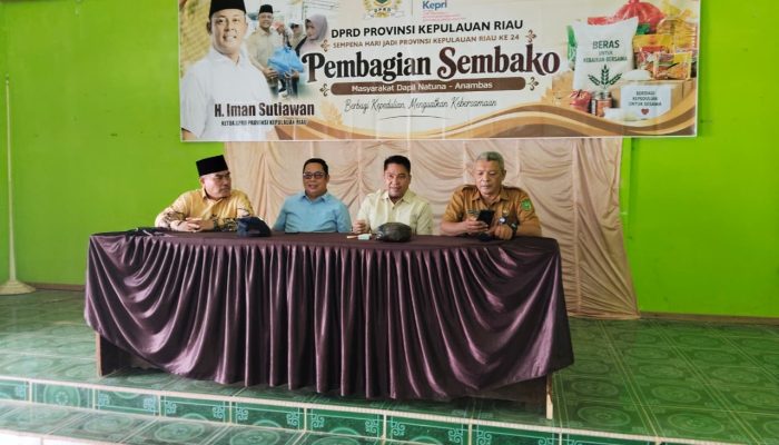 Tiga Anggota DPRD Kepri Dapil Natuna-Anambas Bagikan Sembako, Bawa Pesan Ketua DPRD Kepri