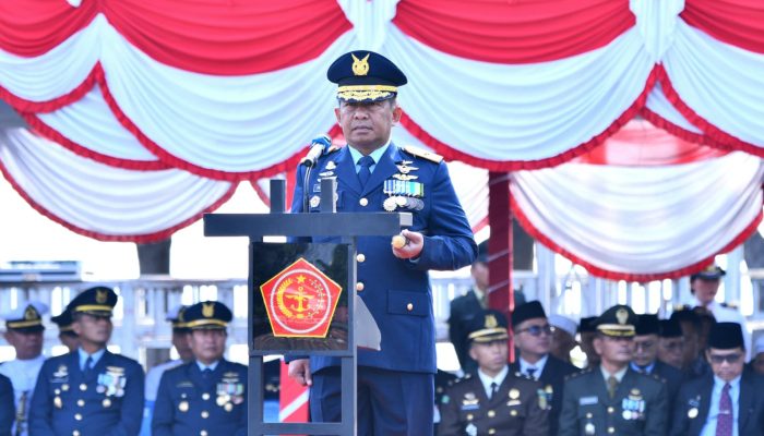 Danlanud RSA Pimpin HUT ke-81 TNI di Pantai Piwang, Tegaskan Pentingnya Peran TNI di Perbatasan