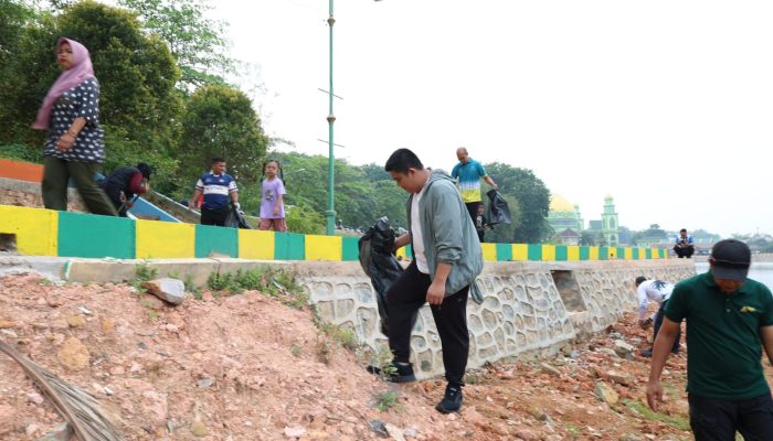 Bersih‑bersih Taman Kolam Kijang, Gubernur dan Bupati Bintan Gerakkan Gotong Royong Warga